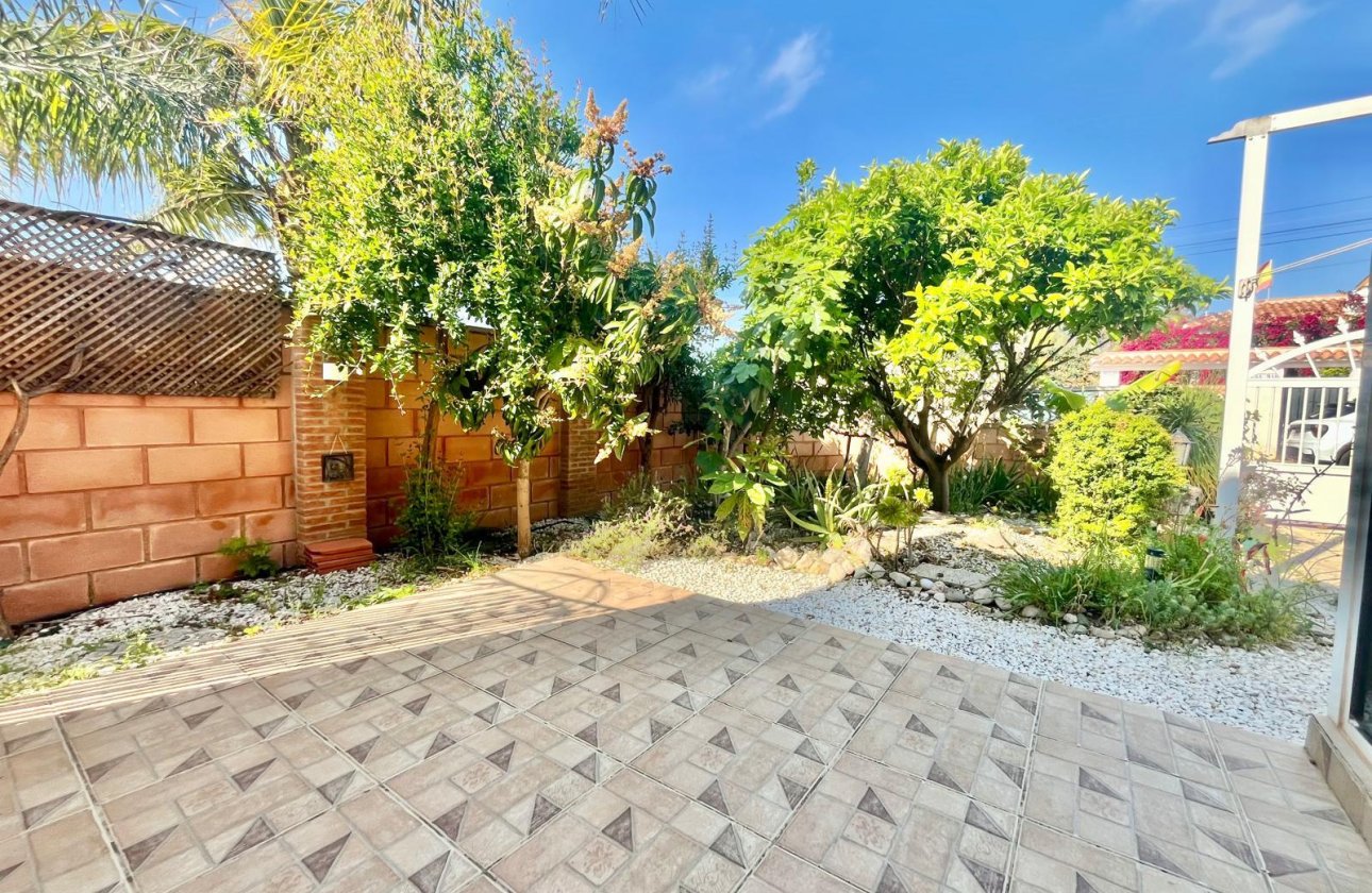 Resale - Villa -
Orihuela Costa - Los Almendros-la Florida