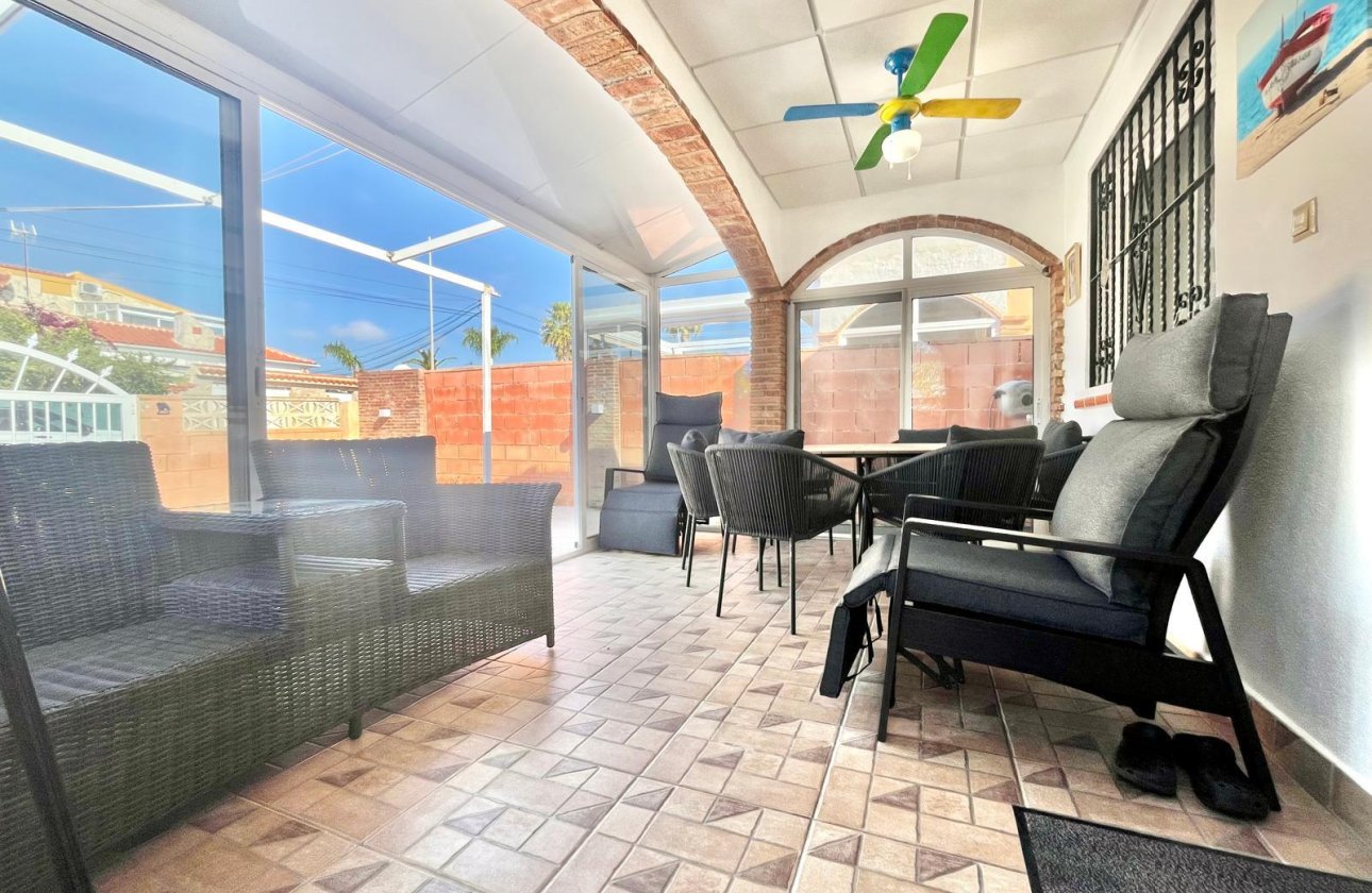 Resale - Villa -
Orihuela Costa - Los Almendros-la Florida