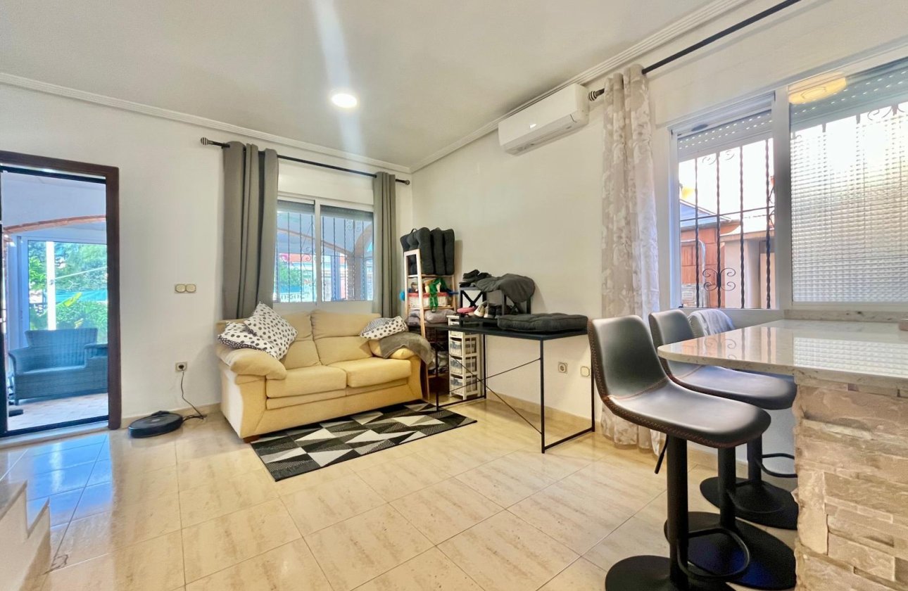 Resale - Villa -
Orihuela Costa - Los Almendros-la Florida