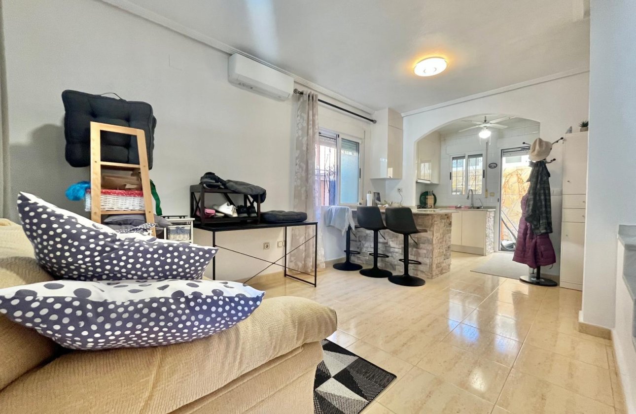 Resale - Villa -
Orihuela Costa - Los Almendros-la Florida