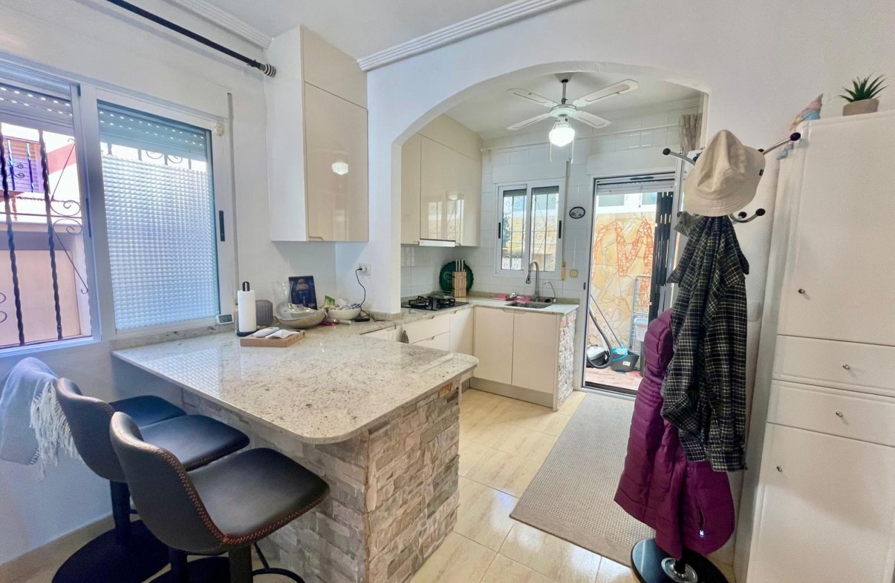 Resale - Villa -
Orihuela Costa - Los Almendros-la Florida