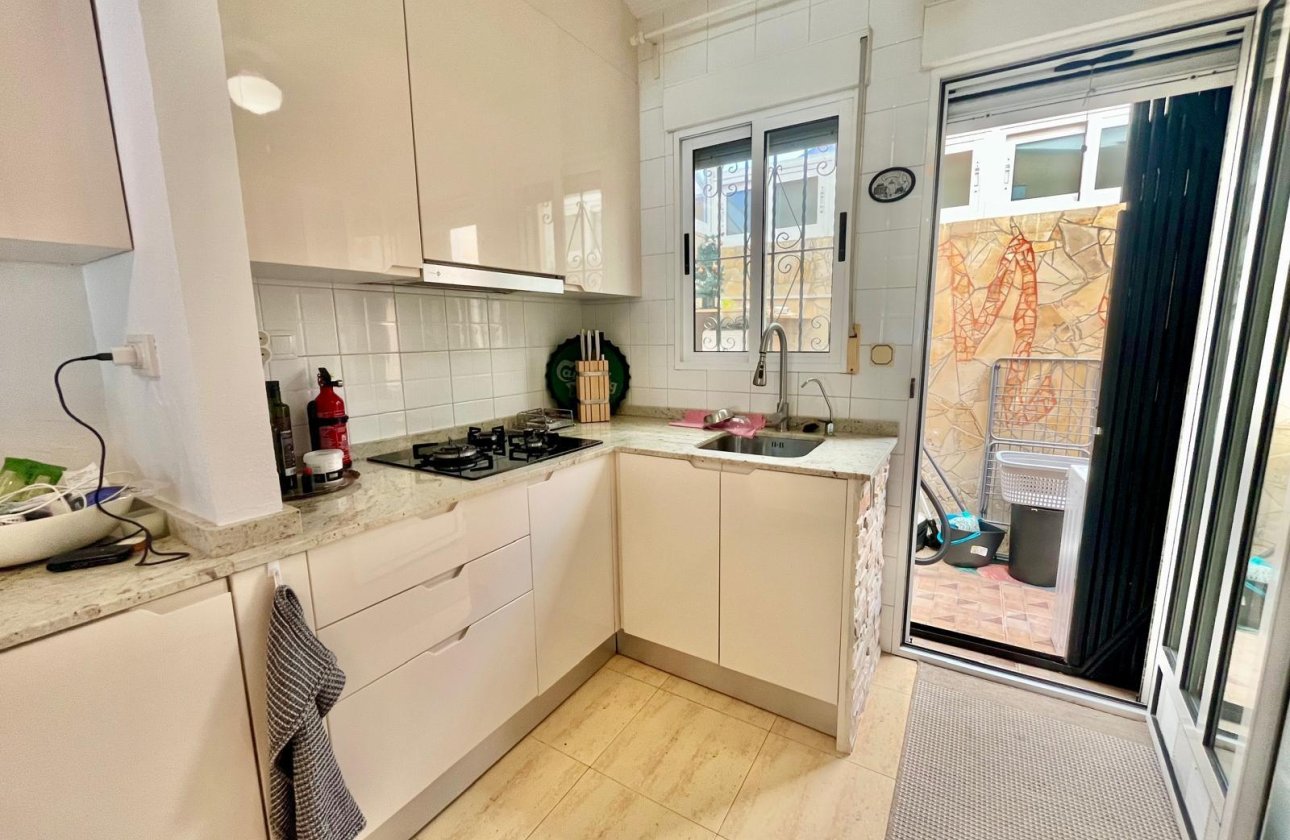 Resale - Villa -
Orihuela Costa - Los Almendros-la Florida