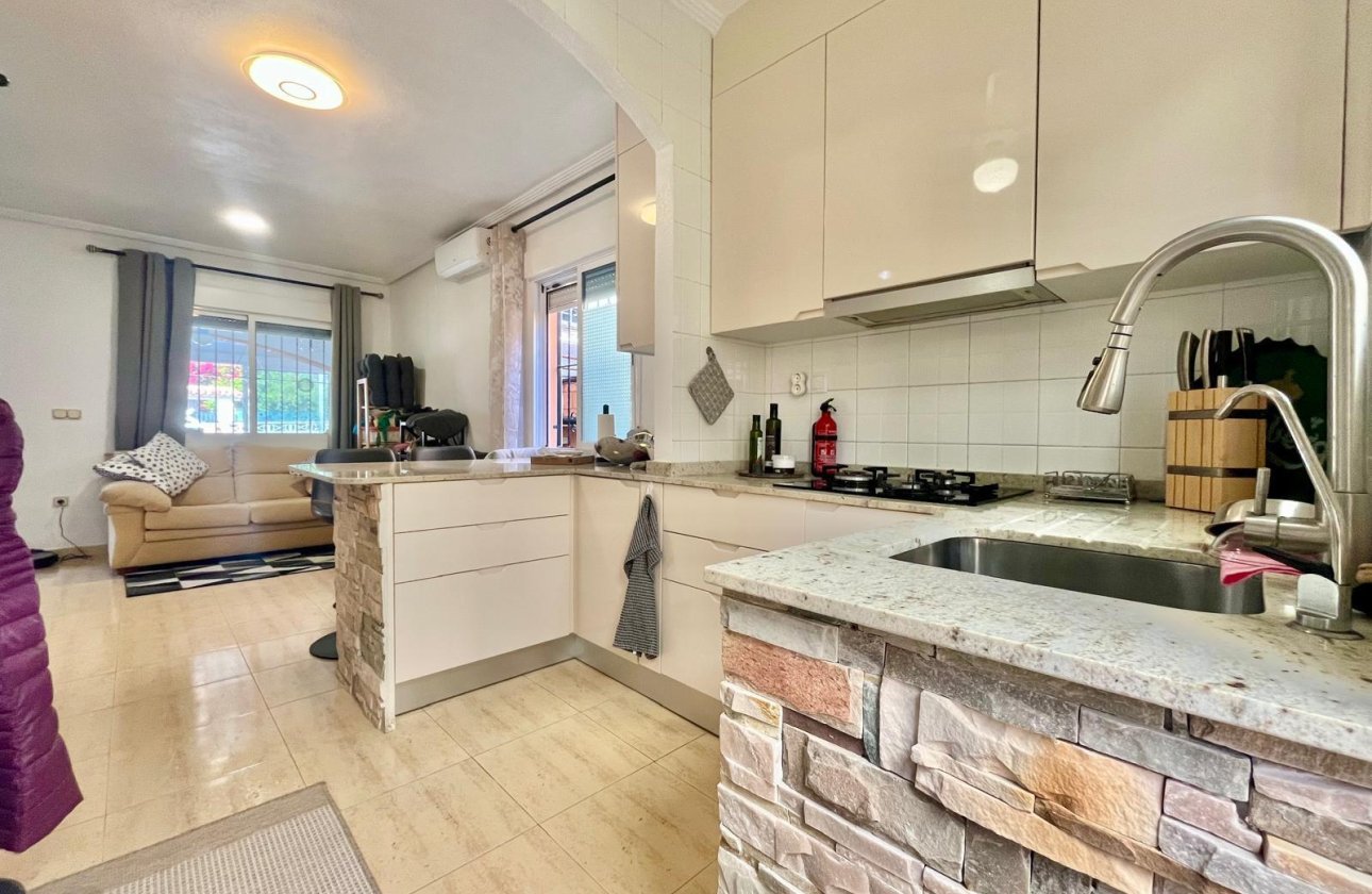 Resale - Villa -
Orihuela Costa - Los Almendros-la Florida