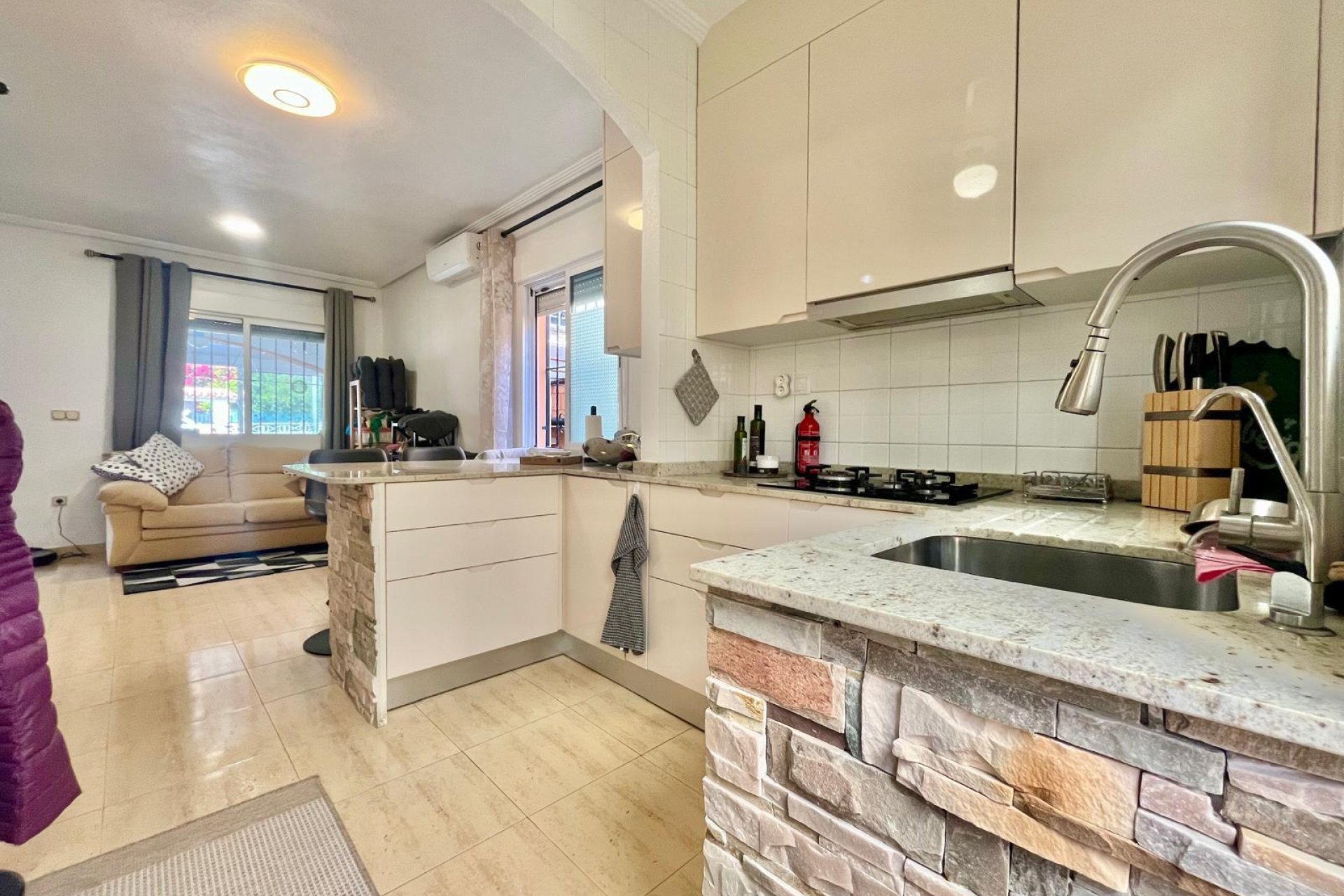 Resale - Villa -
Orihuela Costa - Los Almendros-la Florida