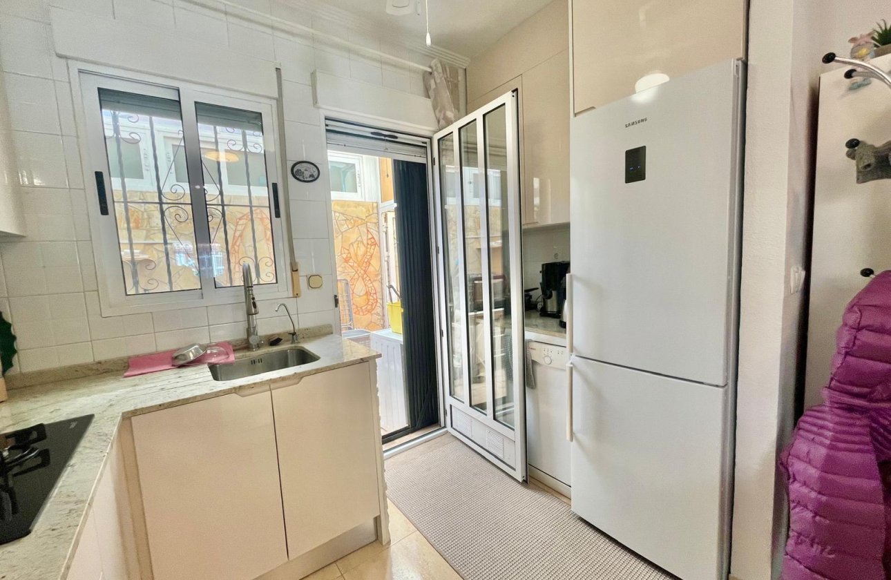 Resale - Villa -
Orihuela Costa - Los Almendros-la Florida