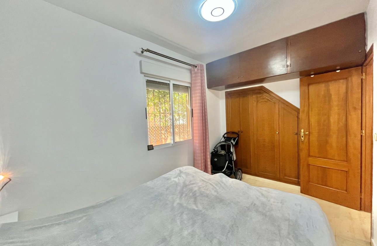 Resale - Villa -
Orihuela Costa - Los Almendros-la Florida