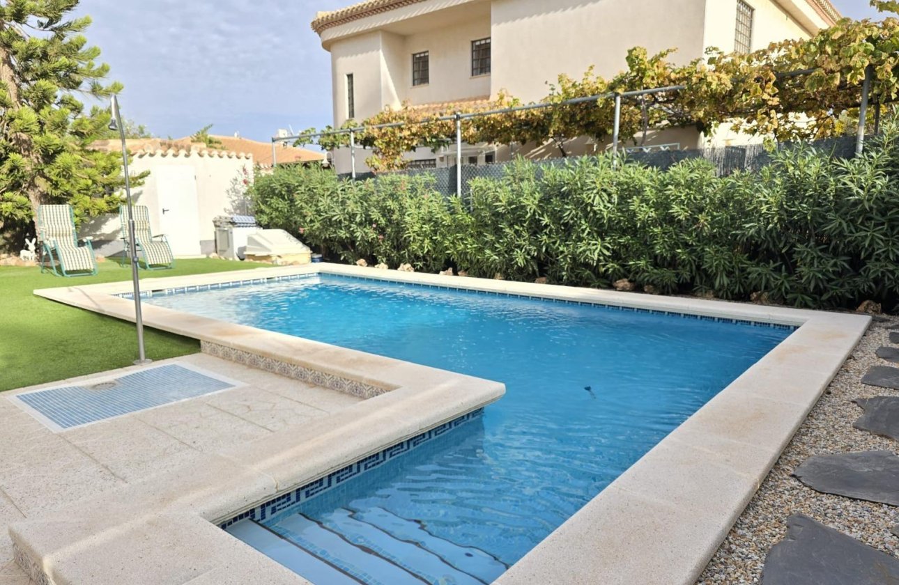 Resale - Villa -
Orihuela Costa - Playa Flamenca