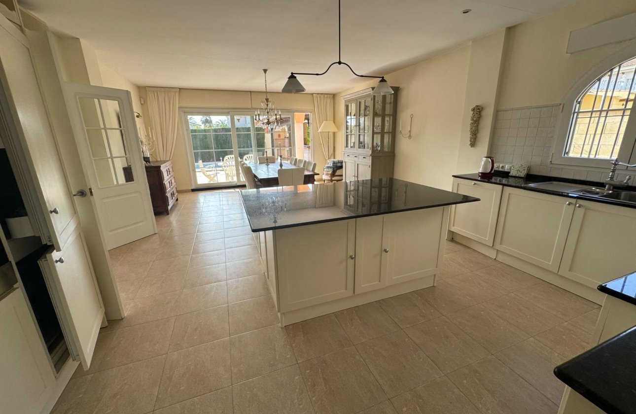 Resale - Villa -
Orihuela Costa - Playa Flamenca