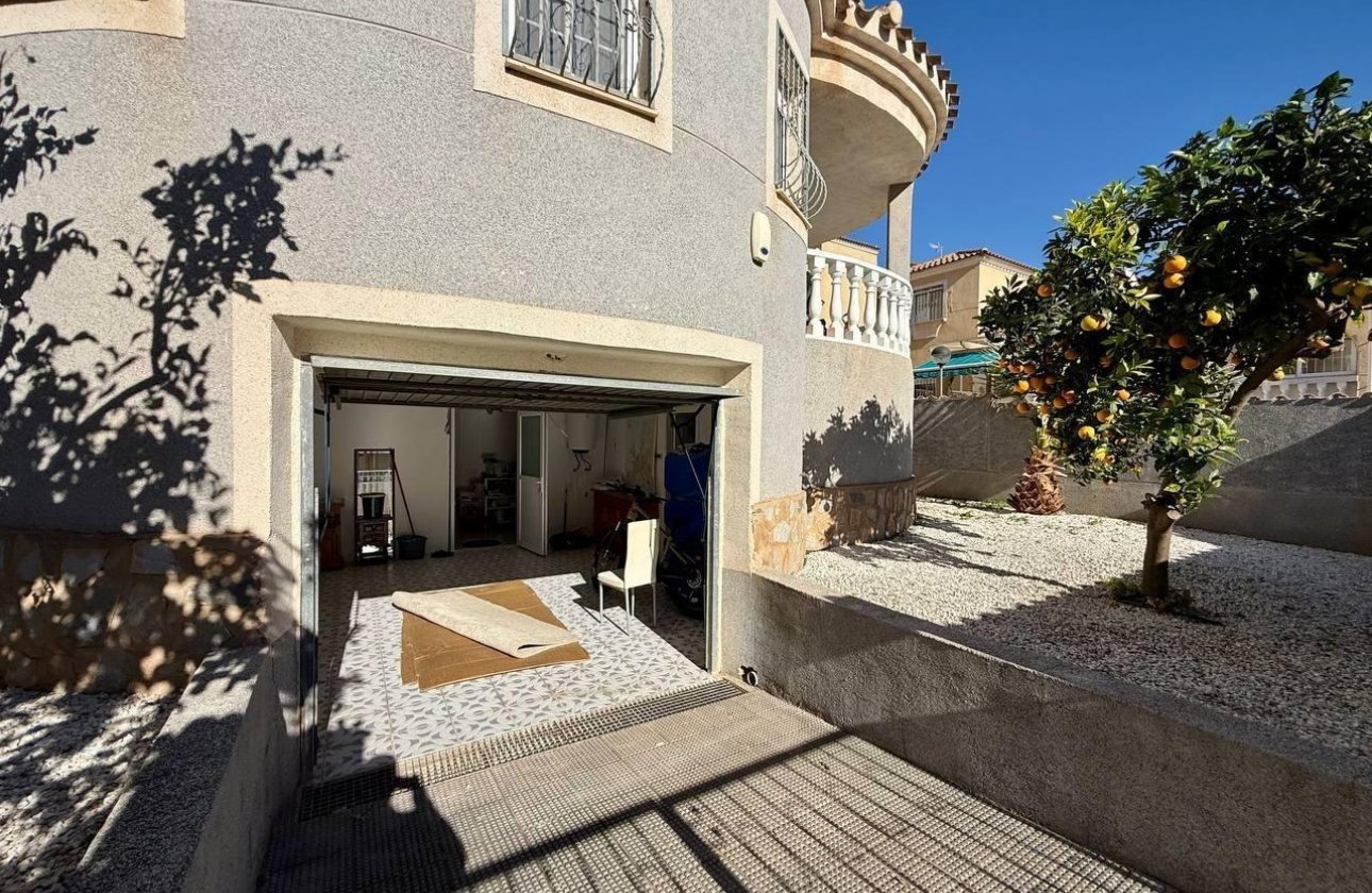 Resale - Villa -
Orihuela Costa - Playa Flamenca