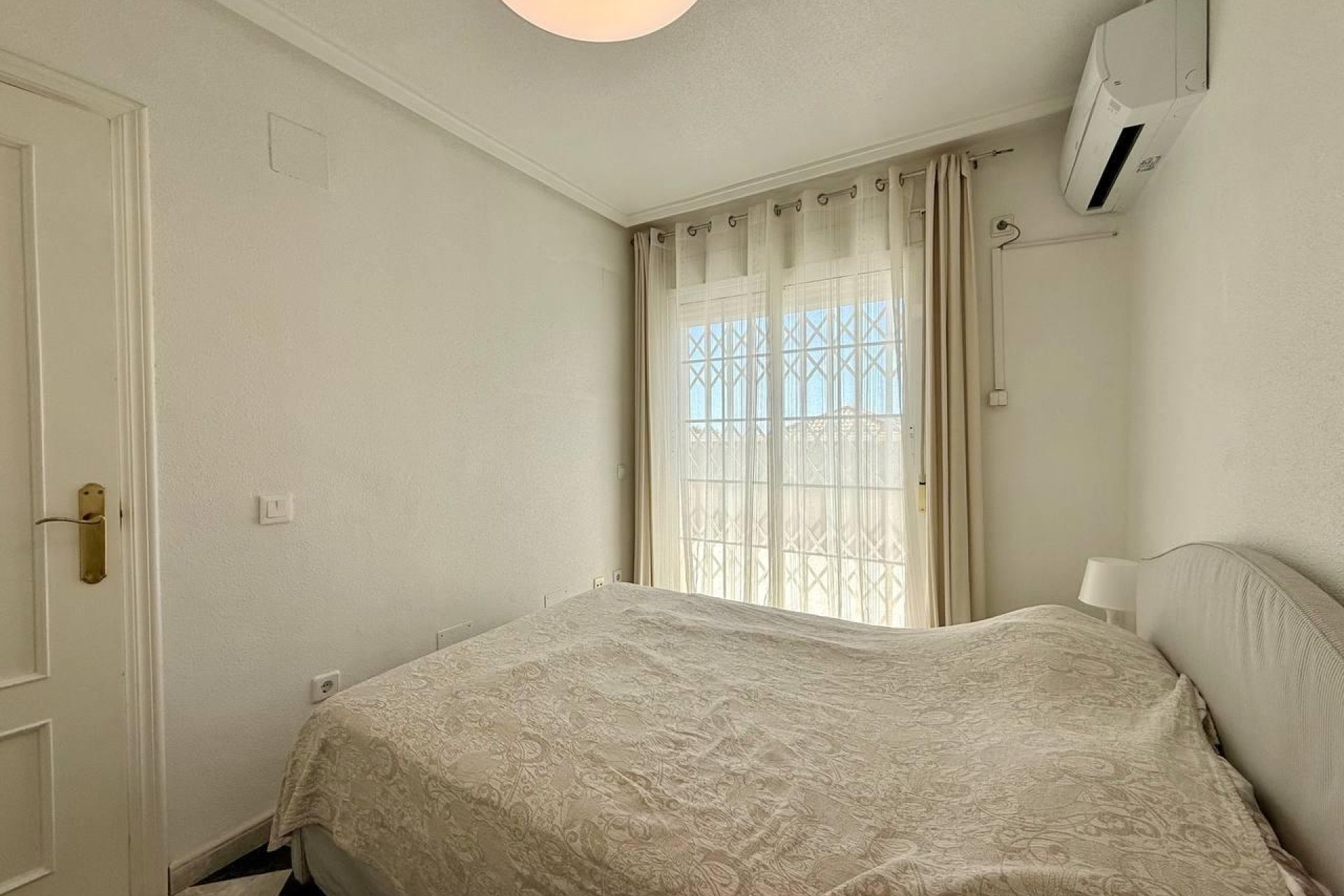 Resale - Villa -
Orihuela Costa - Playa Flamenca