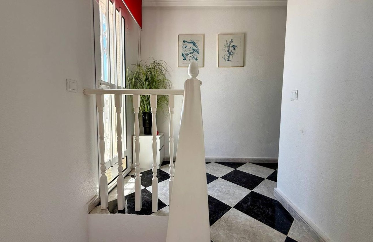 Resale - Villa -
Orihuela Costa - Playa Flamenca