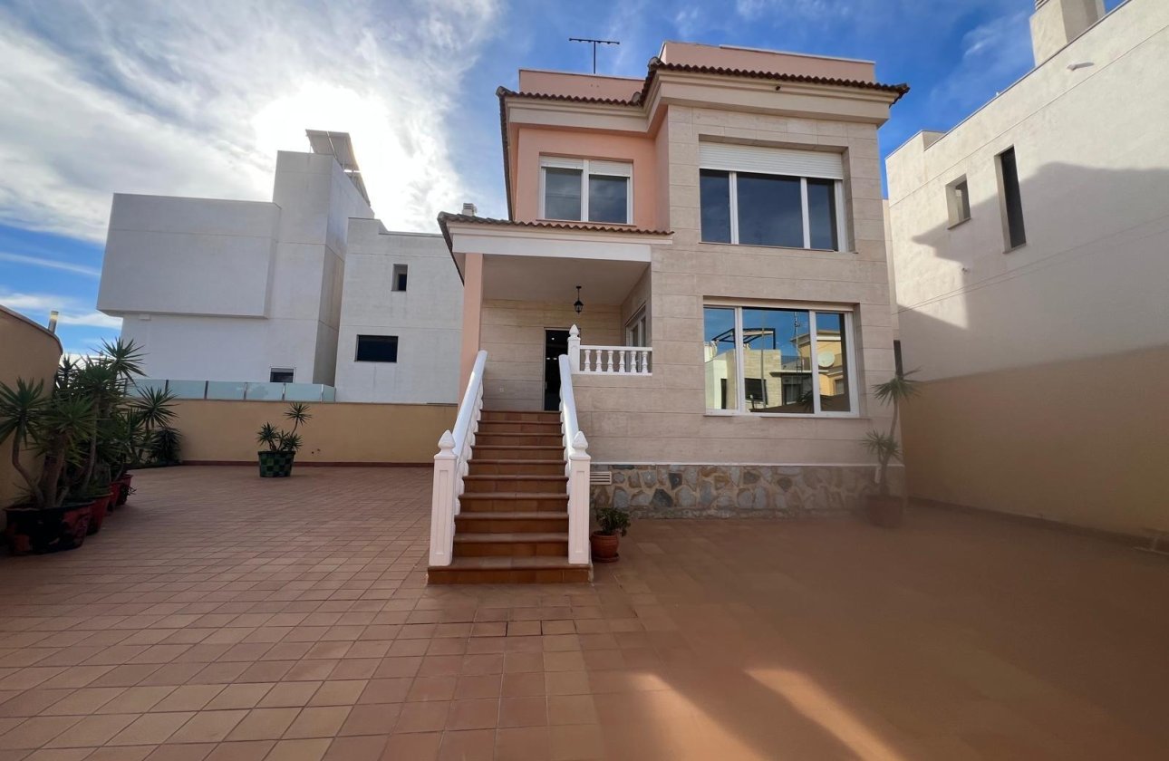 Resale - Villa -
Orihuela Costa - Villamartín-las Filipinas