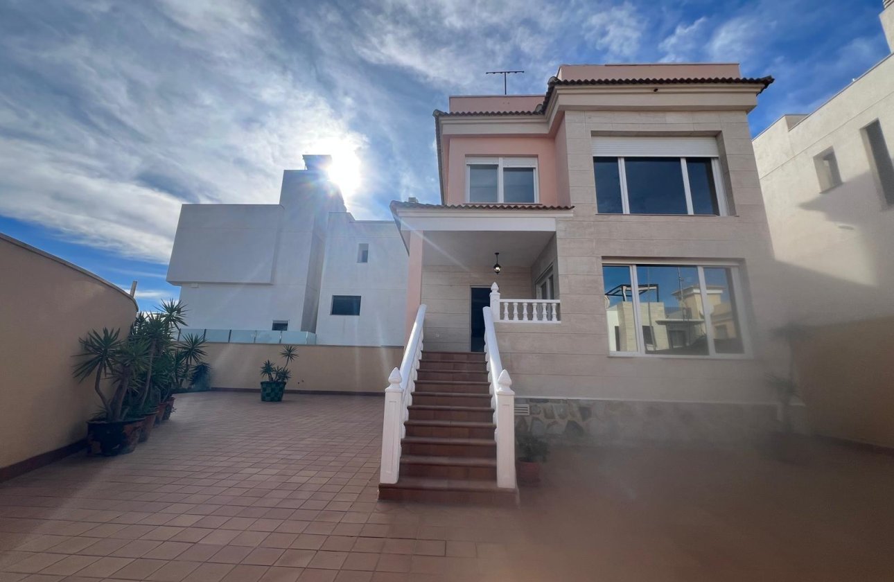 Resale - Villa -
Orihuela Costa - Villamartín-las Filipinas