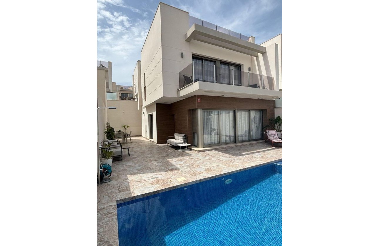 Resale - Villa -
Orihuela Costa - Villamartín-las Filipinas