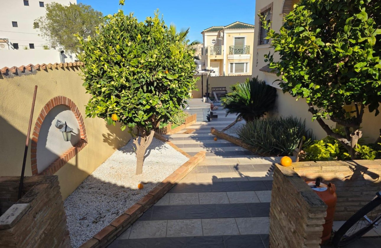 Resale - Villa -
Orihuela Costa - Villamartín-las Filipinas