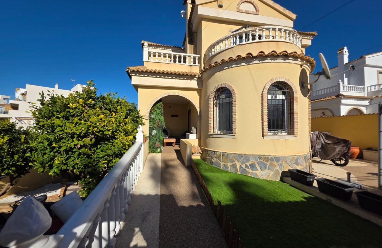 Resale - Villa -
Orihuela Costa - Villamartín-las Filipinas