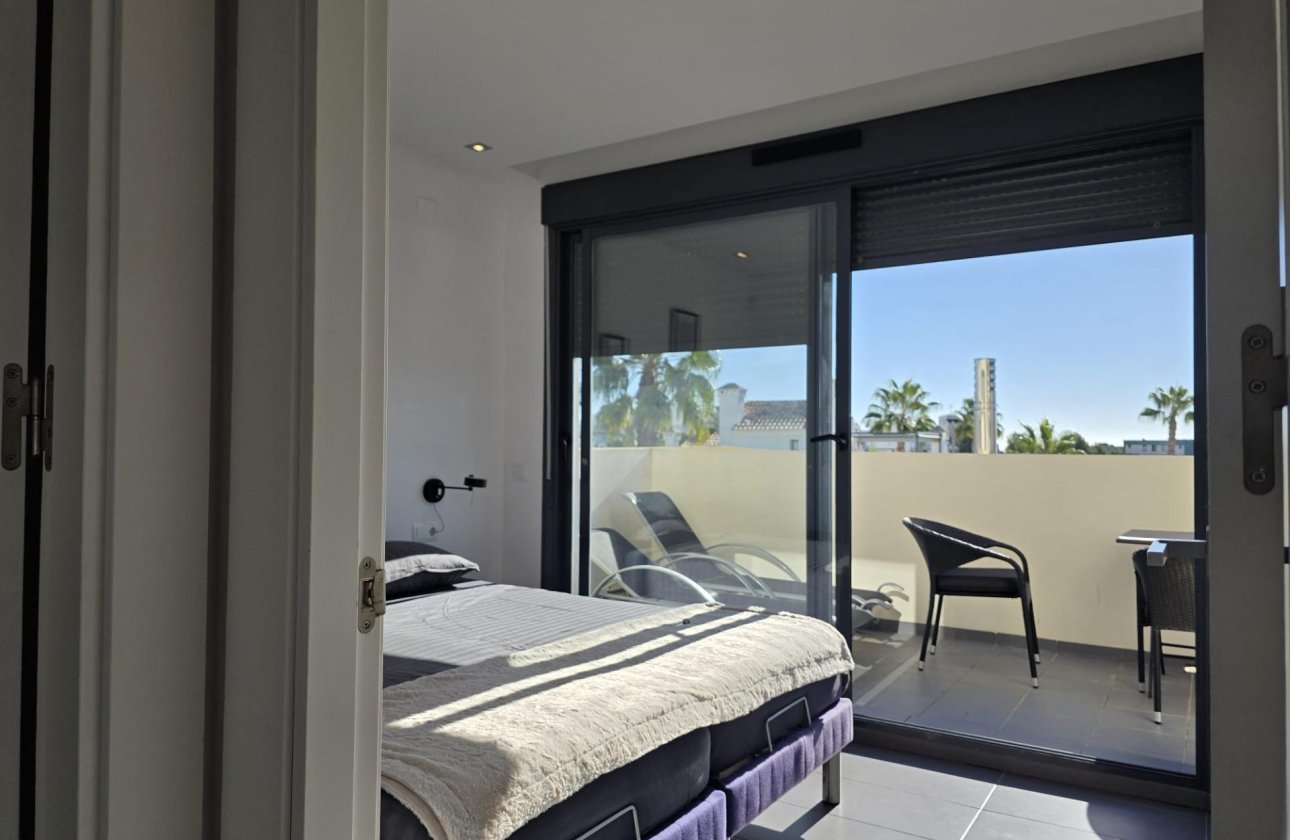 Resale - Villa -
Orihuela Costa - Villamartín