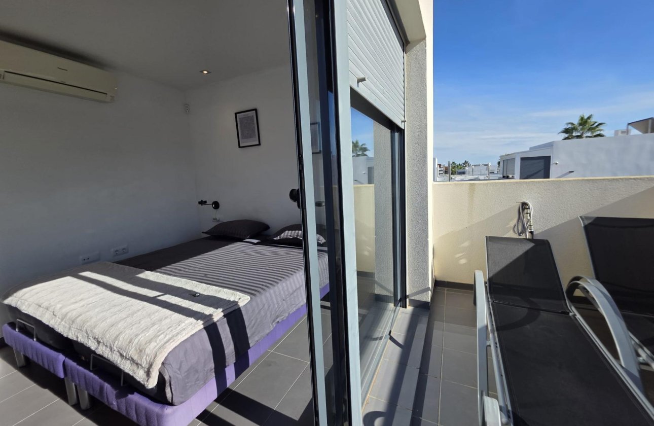 Resale - Villa -
Orihuela Costa - Villamartín