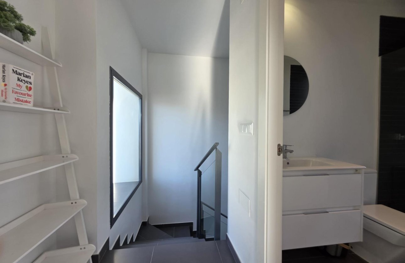 Resale - Villa -
Orihuela Costa - Villamartín