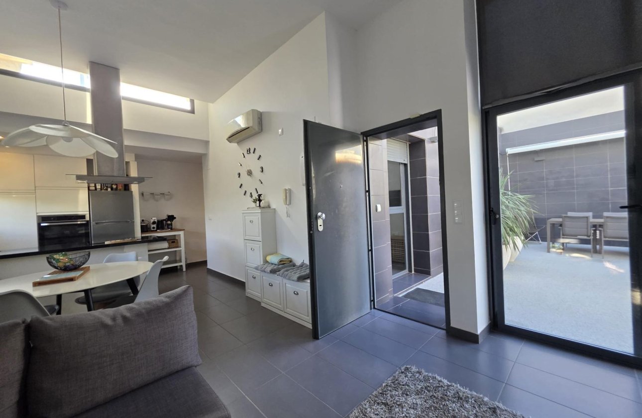 Resale - Villa -
Orihuela Costa - Villamartín