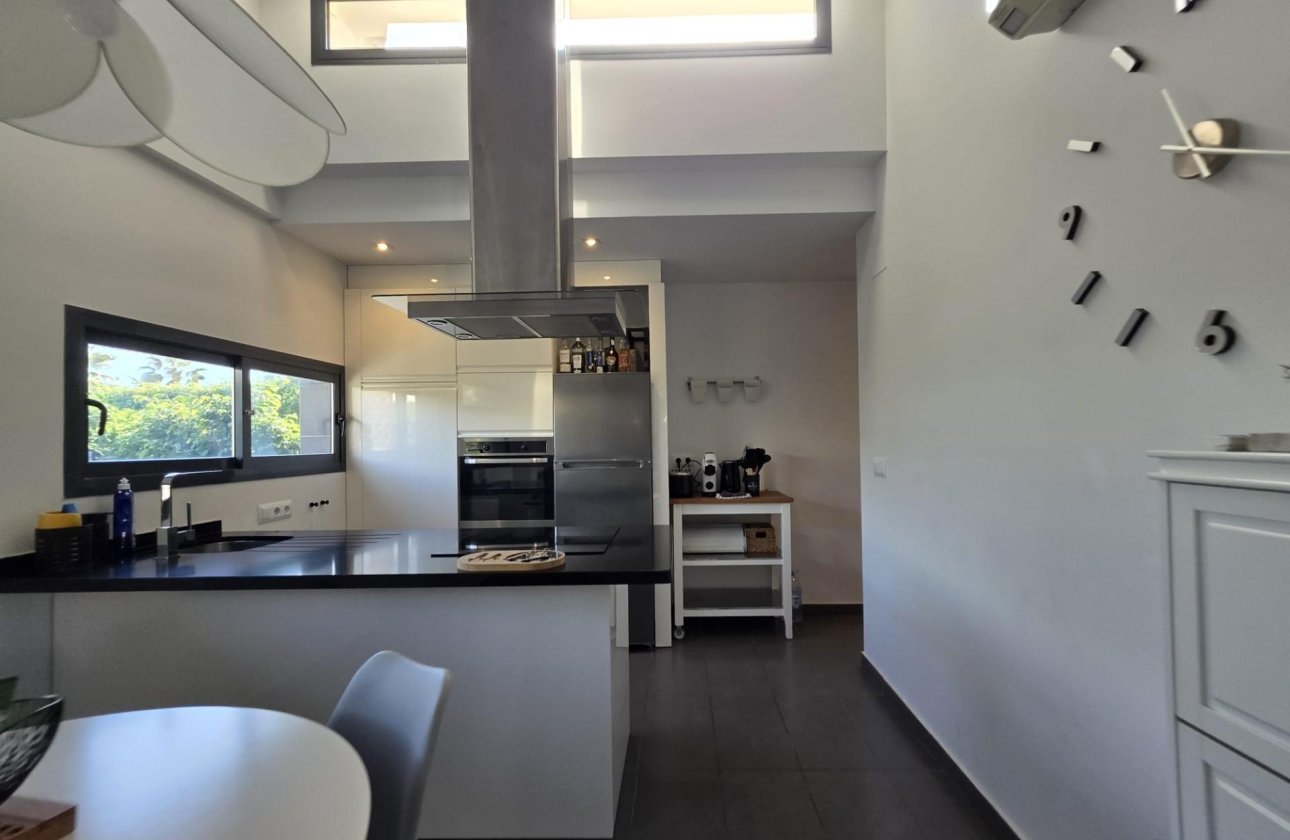 Resale - Villa -
Orihuela Costa - Villamartín