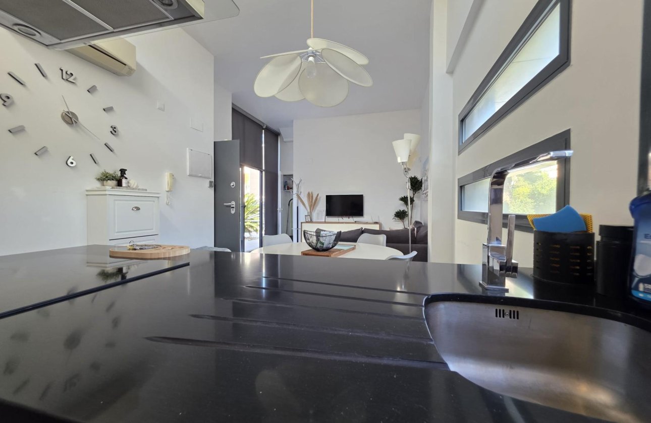 Resale - Villa -
Orihuela Costa - Villamartín