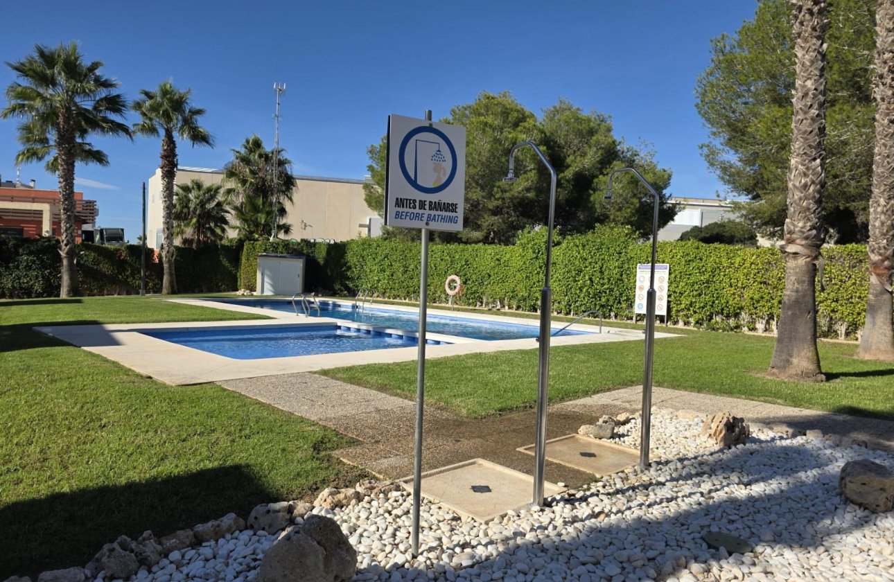 Resale - Villa -
Orihuela Costa - Villamartín
