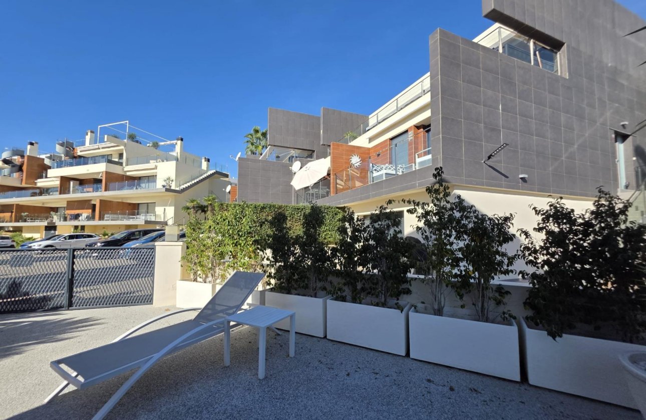 Resale - Villa -
Orihuela Costa - Villamartín