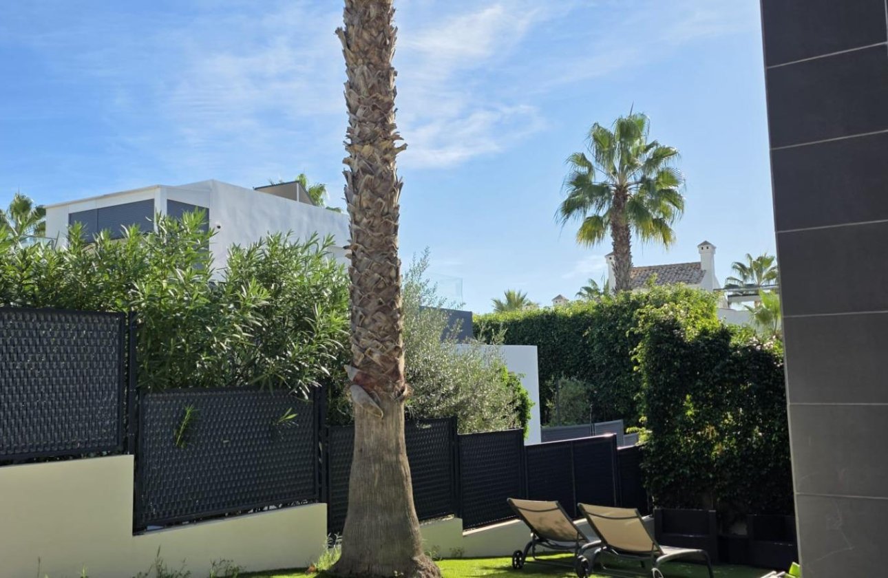 Resale - Villa -
Orihuela Costa - Villamartín