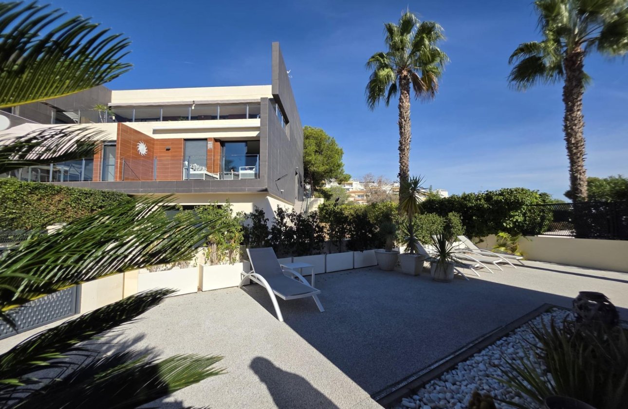 Resale - Villa -
Orihuela Costa - Villamartín