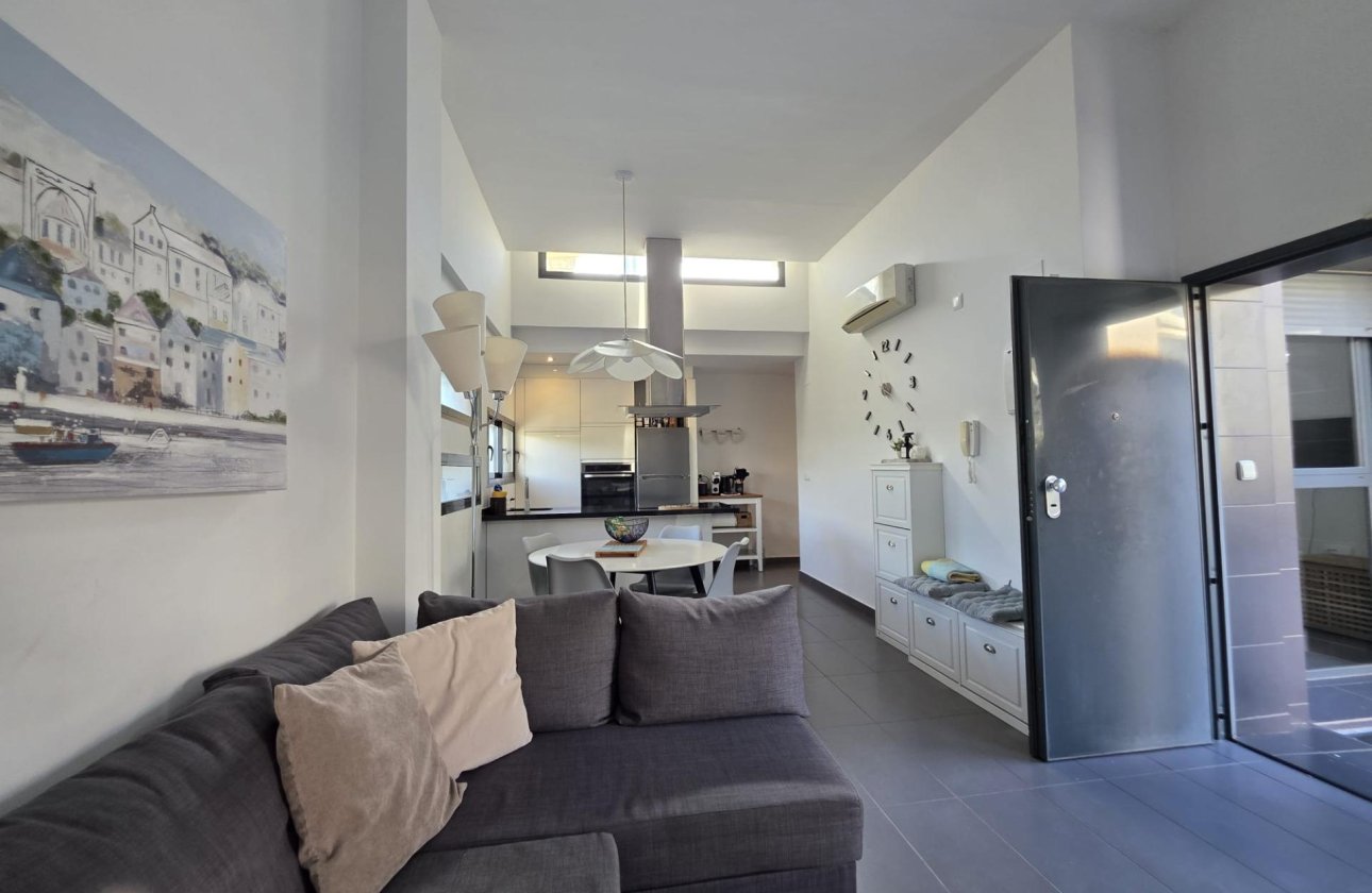 Resale - Villa -
Orihuela Costa - Villamartín