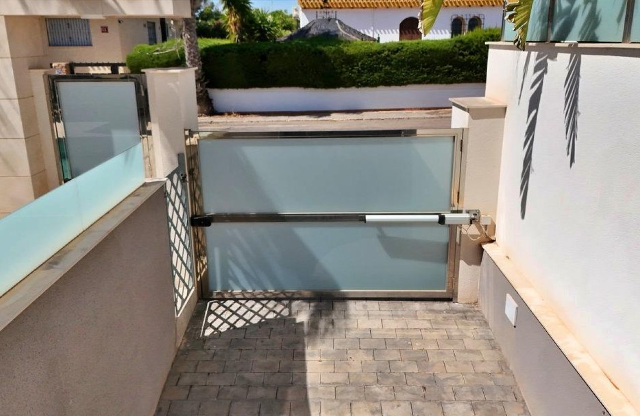 Resale - Villa -
Orihuela Costa - Villamartín