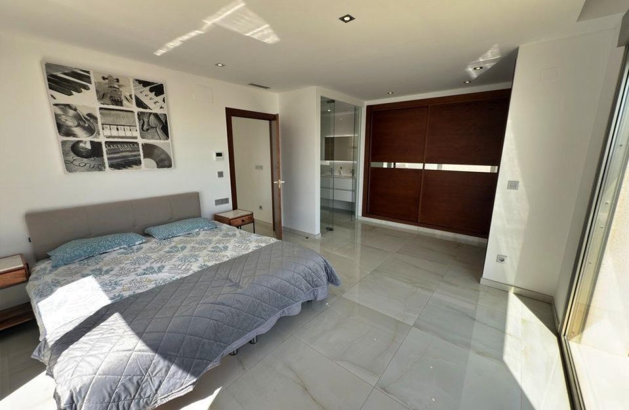 Resale - Villa -
Orihuela Costa - Villamartín