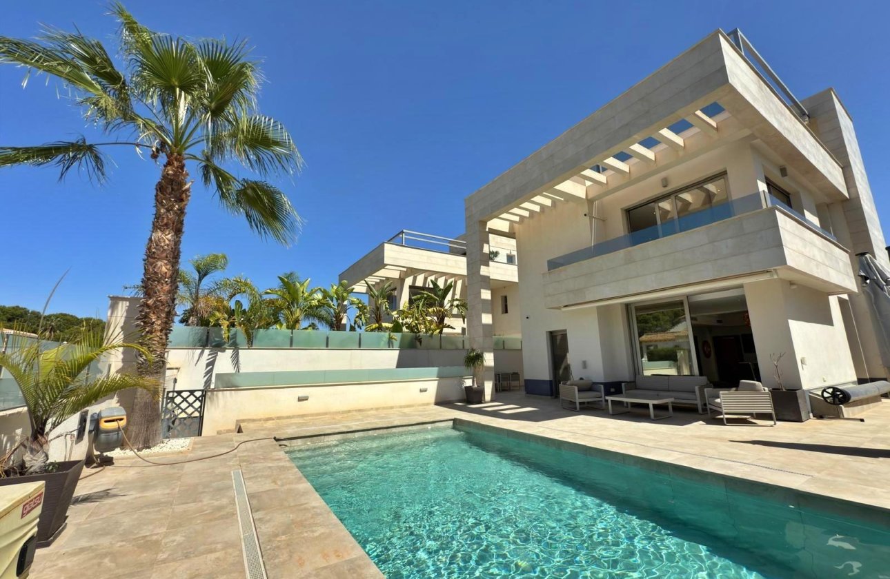 Resale - Villa -
Orihuela Costa - Villamartín