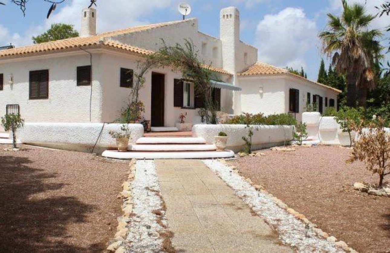 Resale - Villa -
Orihuela Costa - Villamartín