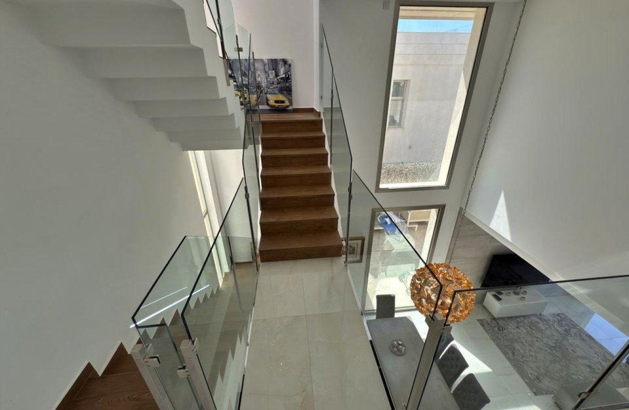 Resale - Villa -
Orihuela Costa - Villamartín