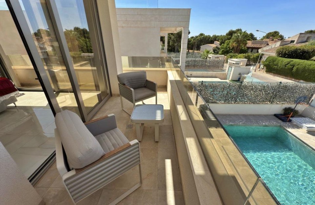 Resale - Villa -
Orihuela Costa - Villamartín