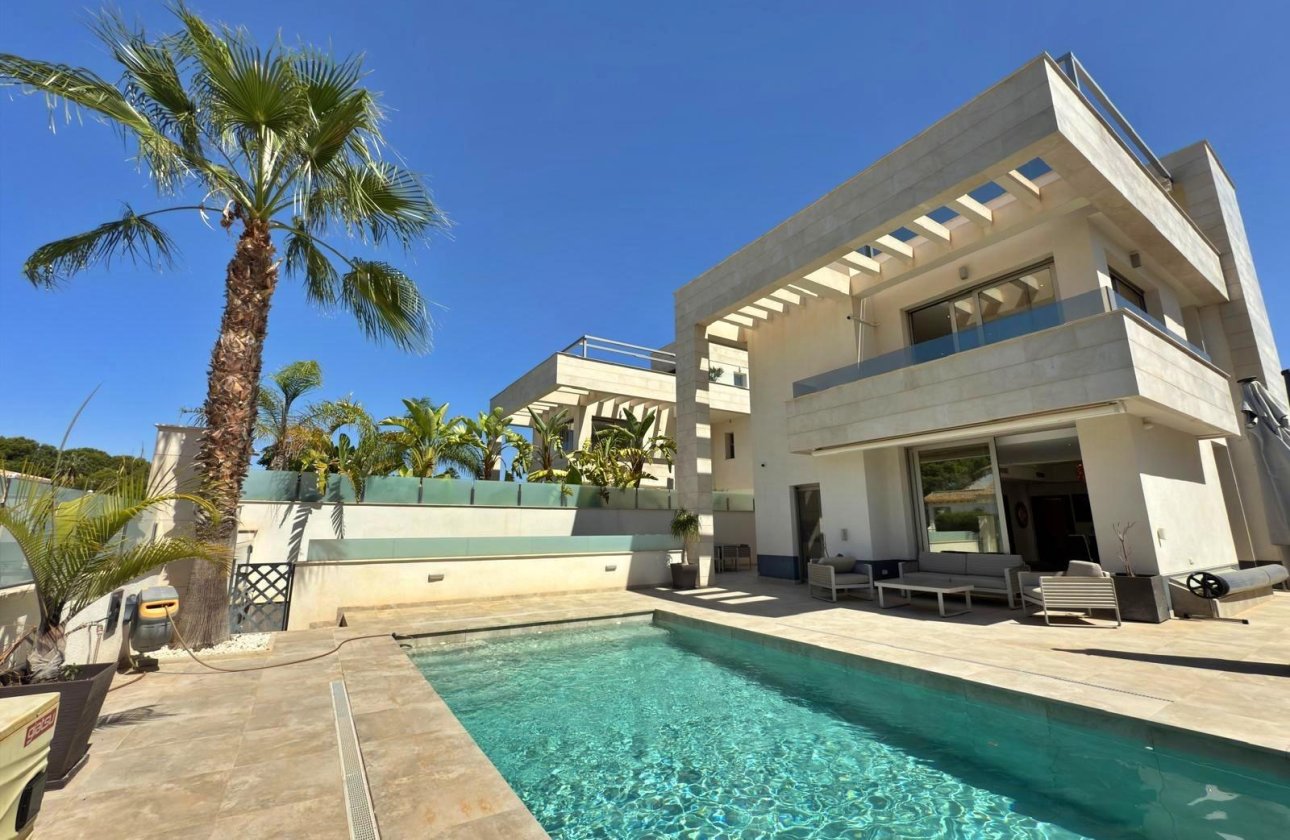 Resale - Villa -
Orihuela Costa - Villamartín