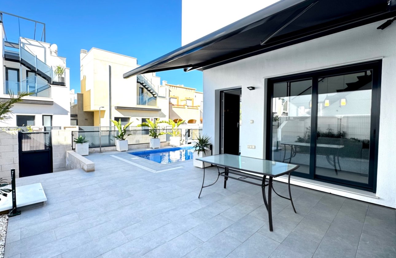 Resale - Villa -
Orihuela Costa - Villamartín