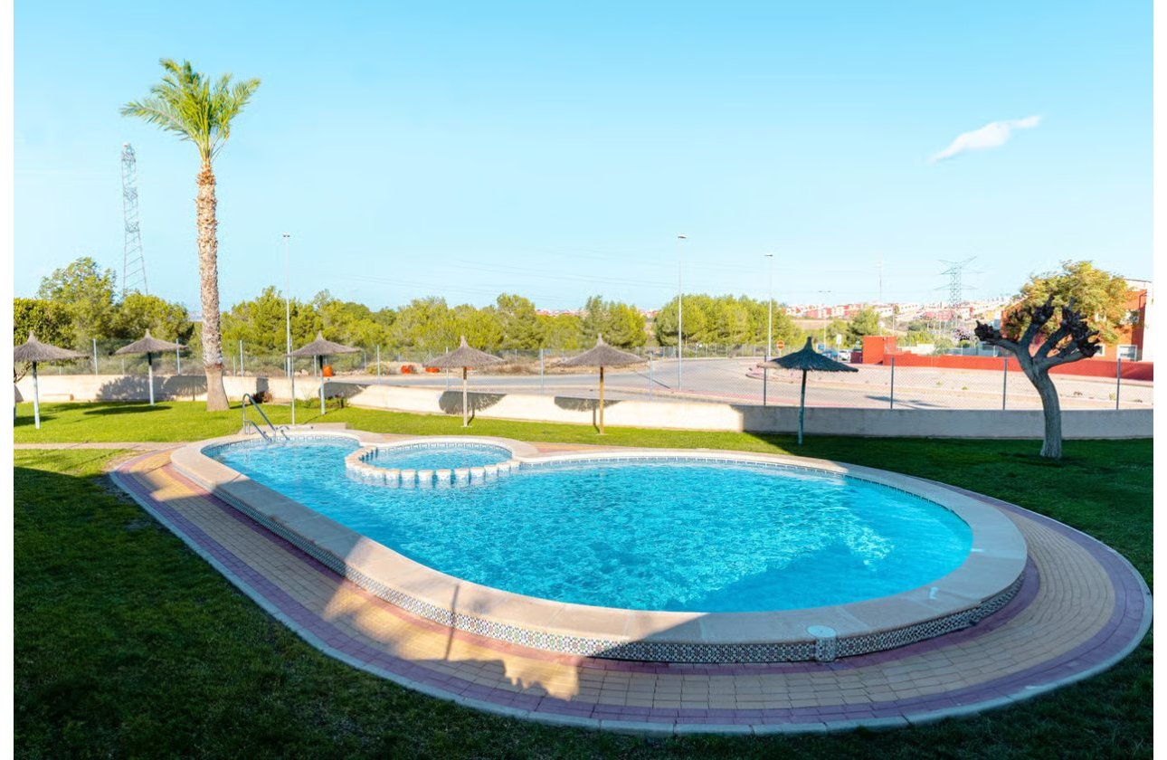 Resale - Villa -
Orihuela Costa - Villamartín