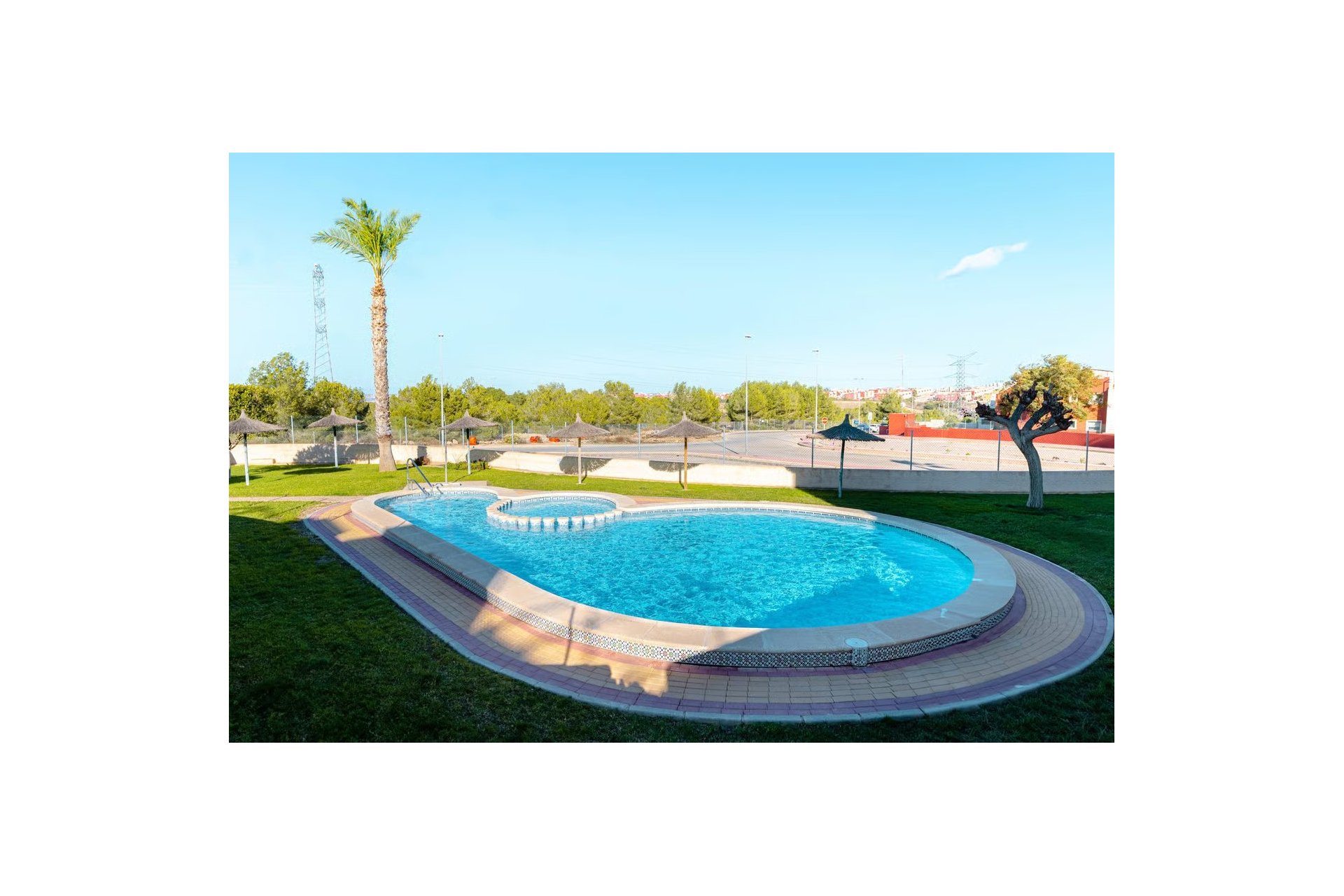 Resale - Villa -
Orihuela Costa - Villamartín