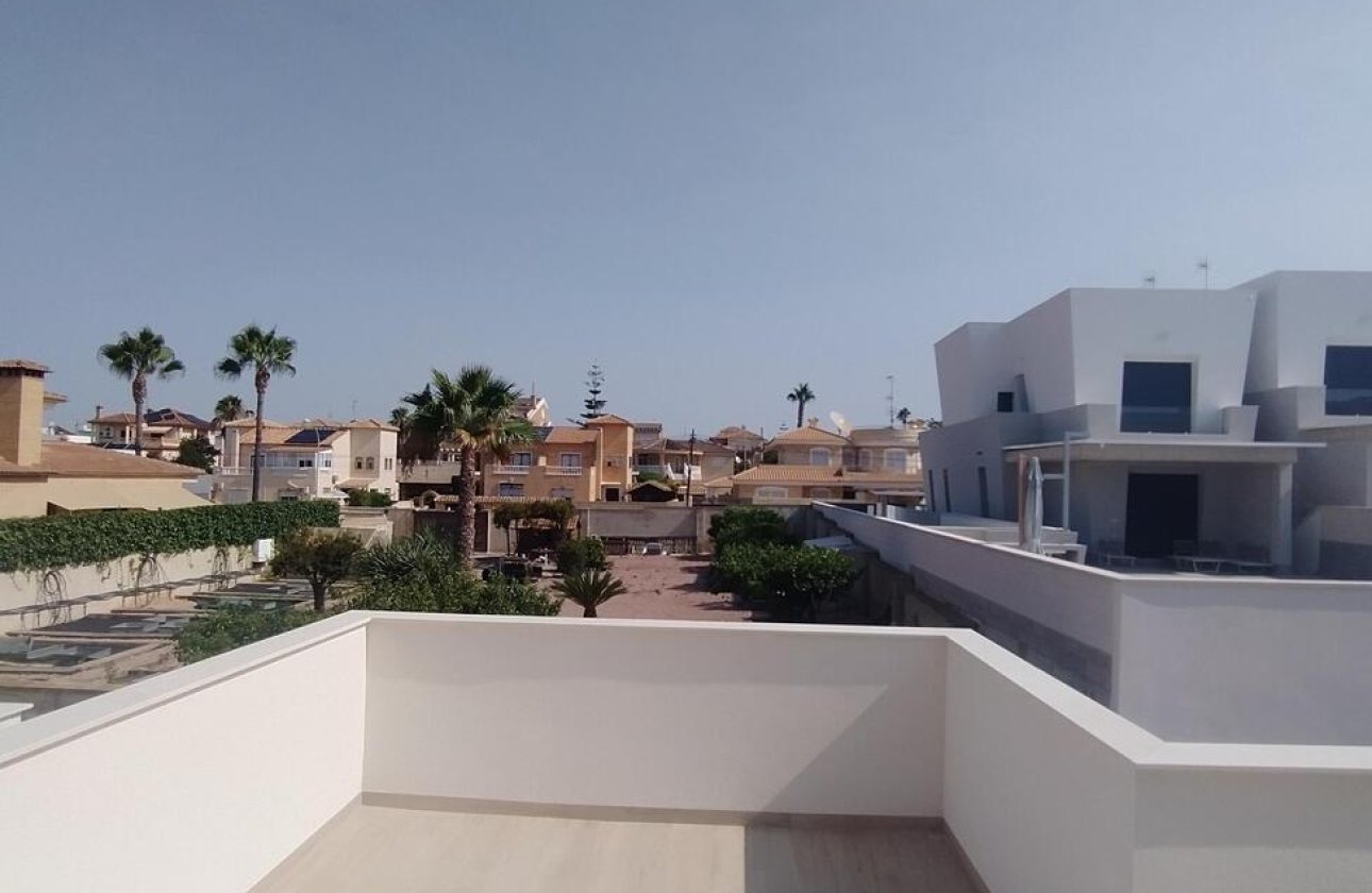 Resale - Villa Penthouse -
Torrevieja - Aguas Nuevas