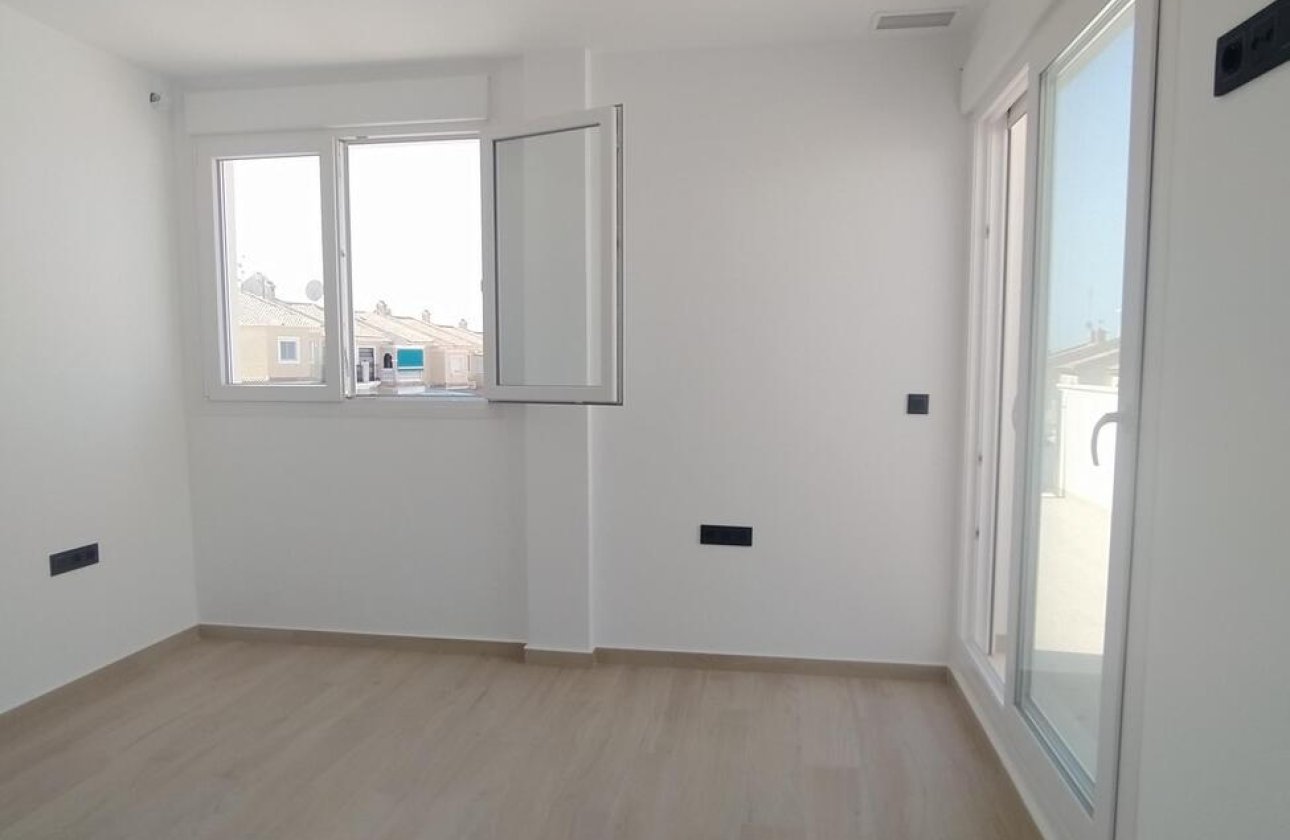 Resale - Villa Penthouse -
Torrevieja - Aguas Nuevas