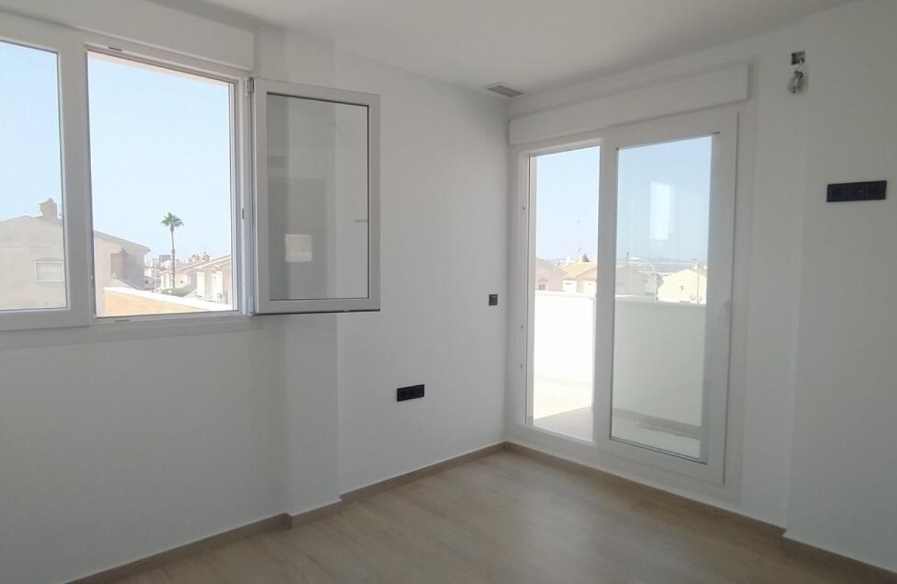 Resale - Villa Penthouse -
Torrevieja - Aguas Nuevas