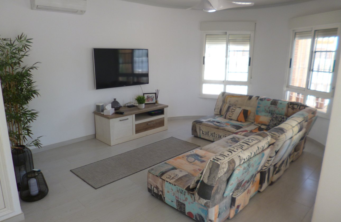 Resale - Villa -
Pilar de la Horadada - Costa Blanca