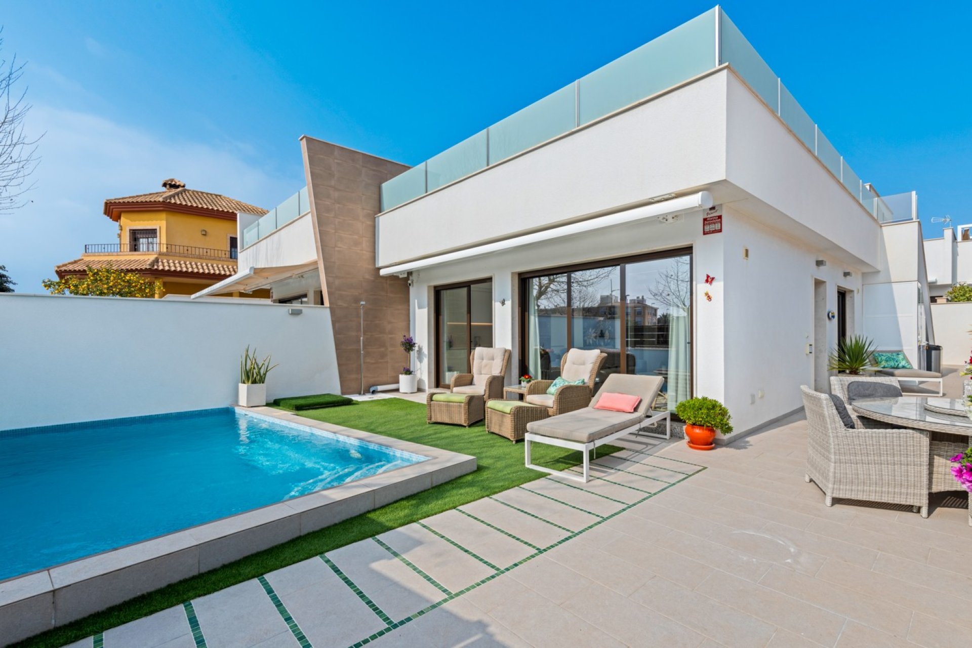 Resale - Villa -
Pilar de la Horadada - Costa Blanca