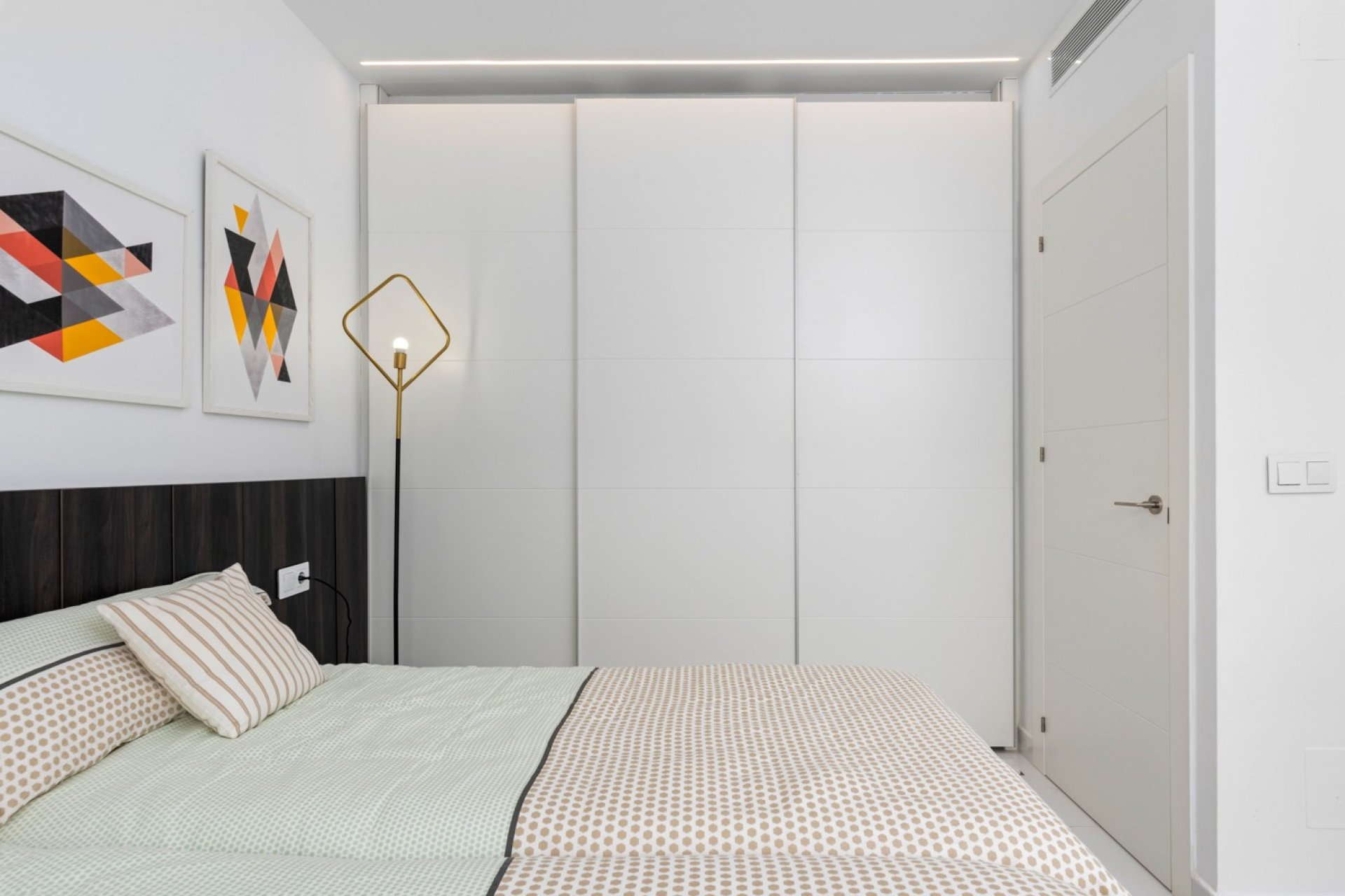 Resale - Villa -
Pilar de la Horadada - Costa Blanca