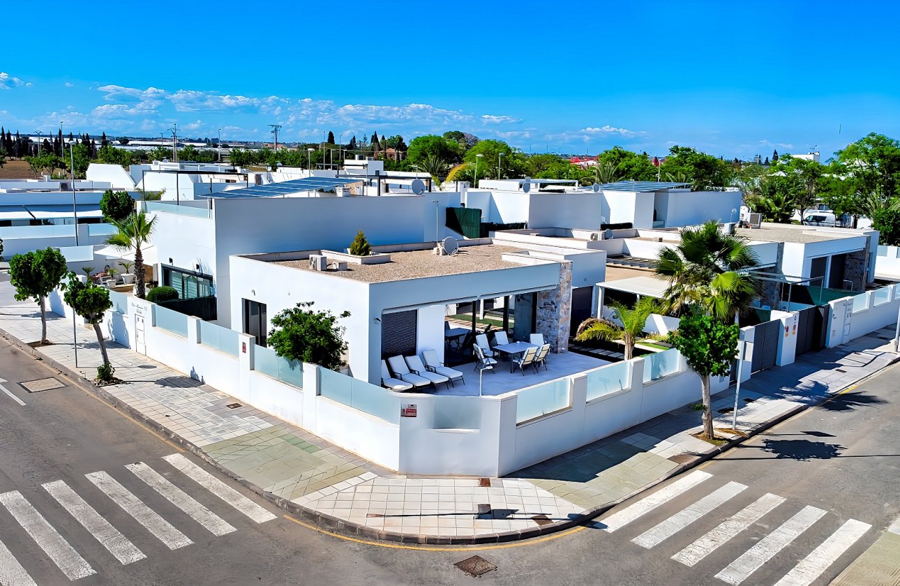 Resale - Villa -
Pilar de la Horadada - Costa Blanca