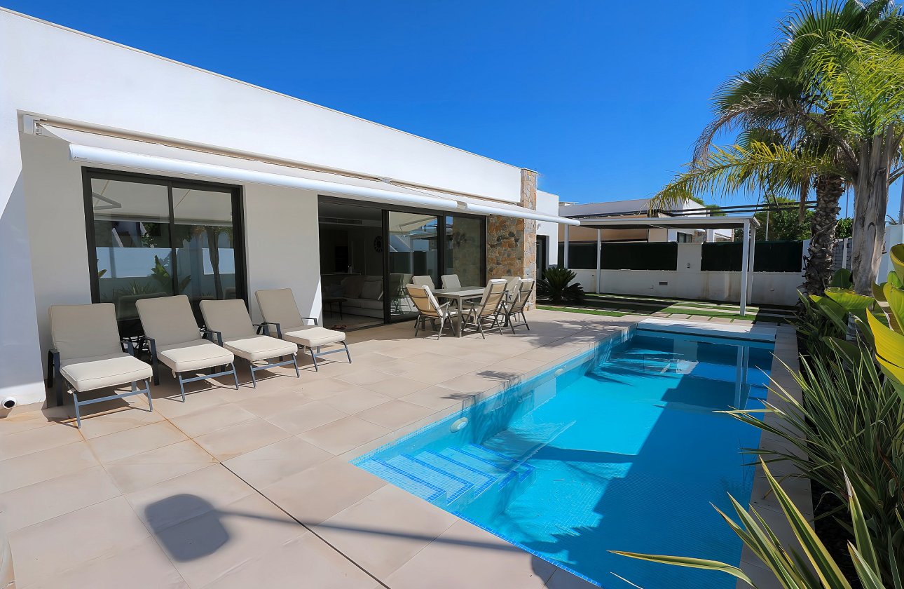 Resale - Villa -
Pilar de la Horadada - Costa Blanca
