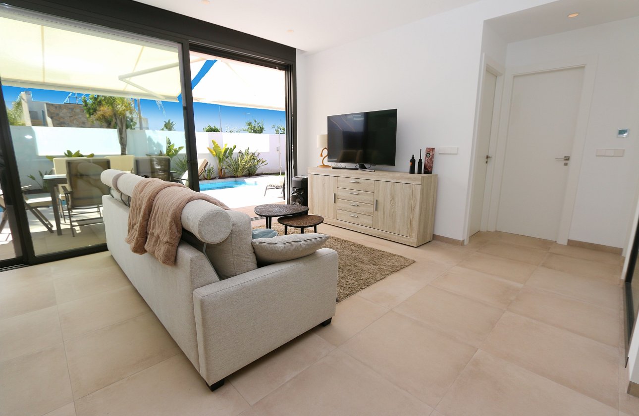 Resale - Villa -
Pilar de la Horadada - Costa Blanca